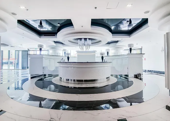 Ans Hanza Tower With Private Jacuzzi - Swimming Pool, Sauna, Jacuzzi, Viewing Terrace شقة شتشيتسين