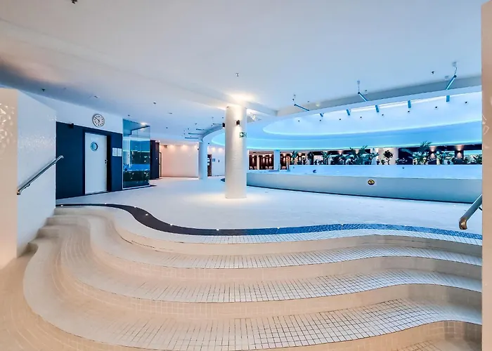 Ans Hanza Tower With Private Jacuzzi - Swimming Pool, Sauna, Jacuzzi, Viewing Terrace شقة شتشيتسين