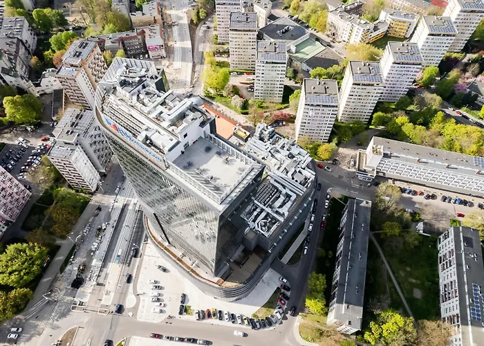 شقة Ans Hanza Tower With Private Jacuzzi - Swimming Pool, Sauna, Jacuzzi, Viewing Terrace شتشيتسين